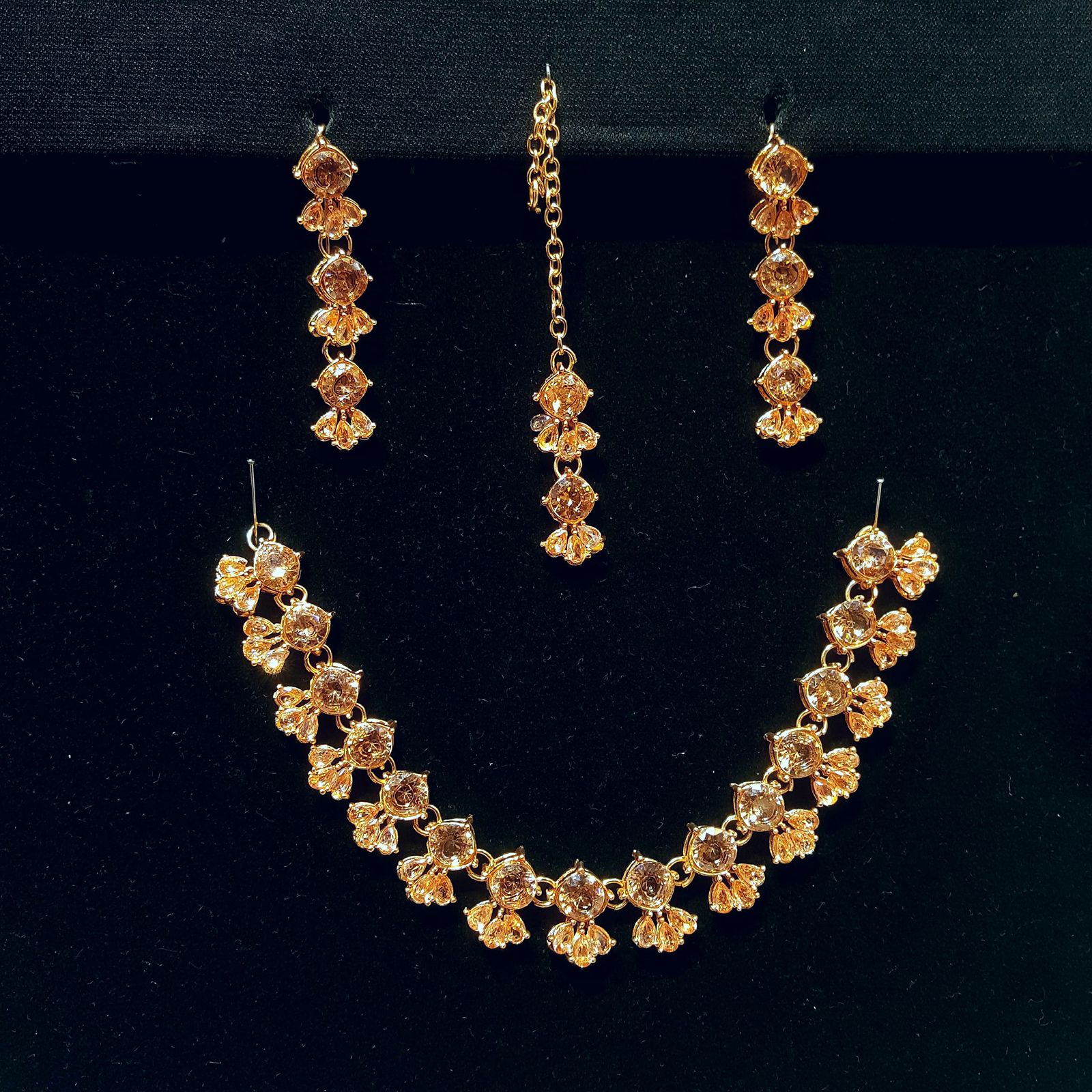 Golden Necklace Set – Elegant Bridal Jewelry with Earrings & Tikka
